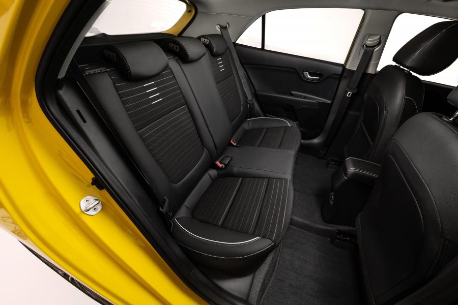 Интерьер Kia Rio GT-Line (YB) 2018 года  (AU) (фото 6 из 7)
